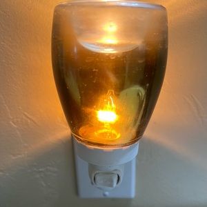 Scentsy Wall Plug in warmer